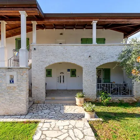 Inteuro 아파트 포레치