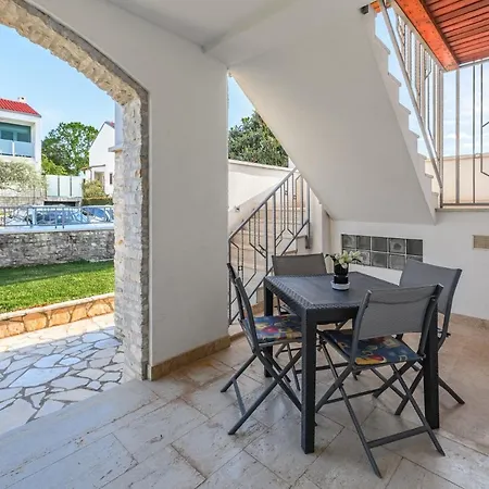 Inteuro Apartman *